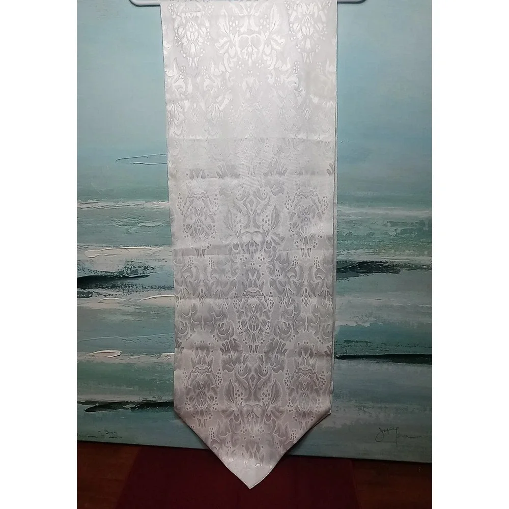 Vintage Elegant Table Runner 60